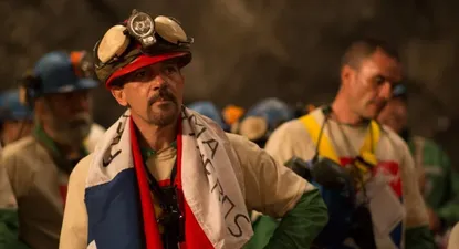la efectiva version filmica de la historia de los mineros chilenos