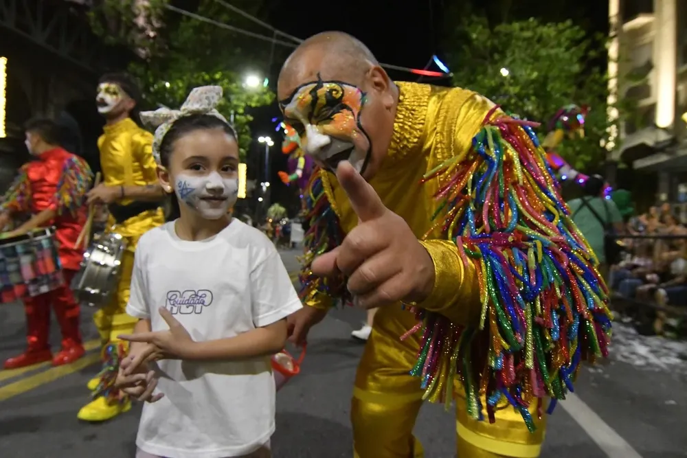 El carnaval, en el concurso y en los tablados, también con corsos, se extenderá hasta marzo.