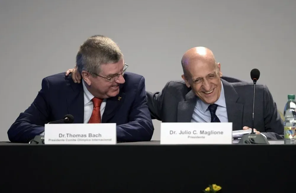 El presidente del COI a las risas con Maglione