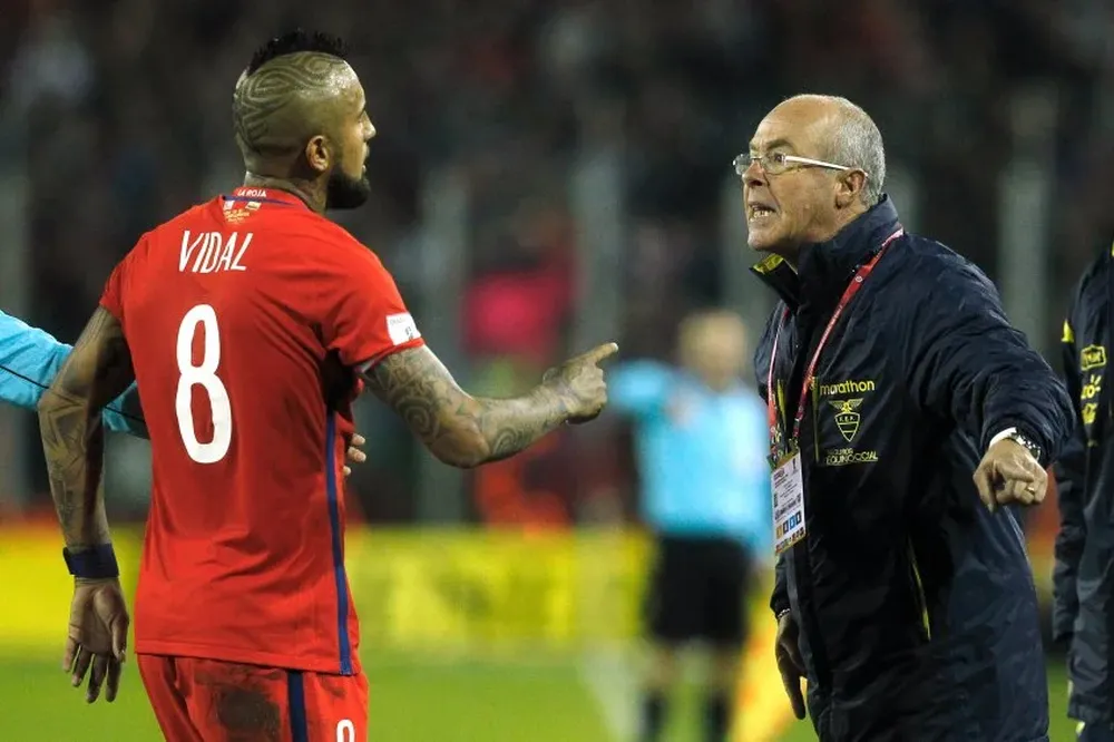 Arturo Vidal discute con Jorge Célico