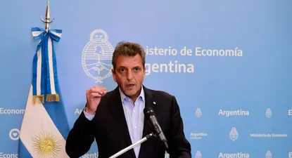 Massa dijo que la falta de combustible terminó y anunció suspensión de impuestos