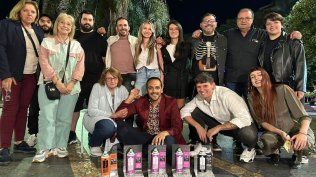 Diego Matturro junto a los premios Graffiti que ganó en la noche&nbsp;