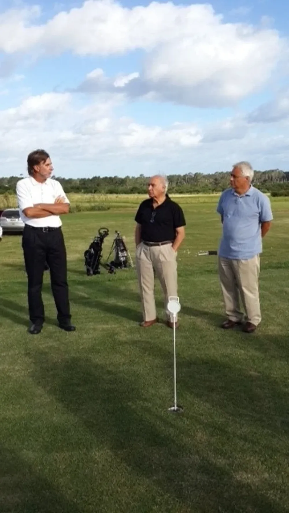 Eduardo Payovich, quien impartió una clase durante la inaguración, intendente de Rocha, Artigas Barrios, y Daniel Oks