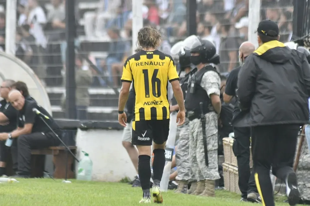 La salida de Canobbio de la cancha