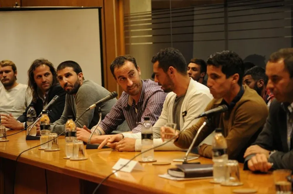 Los representantes de Más Unidos que Nunca en la Comisión de Deporte del Parlamento