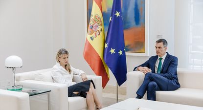 Pedro Sánchez y Yolanda Díaz en el encuentro en La Moncloa. EUROPA PRESS