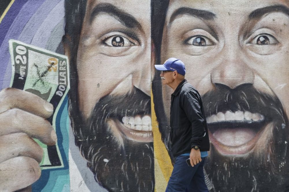 Un mural refleja la crisis cambiaria en las calles de Caracas