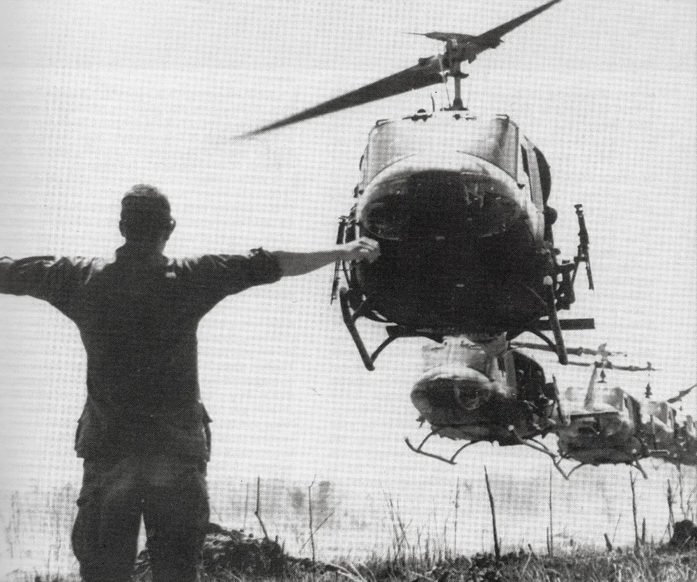 Helicópteros Huey (Bell UH-1 Iroquois) para transporte de tropas estadounidenses