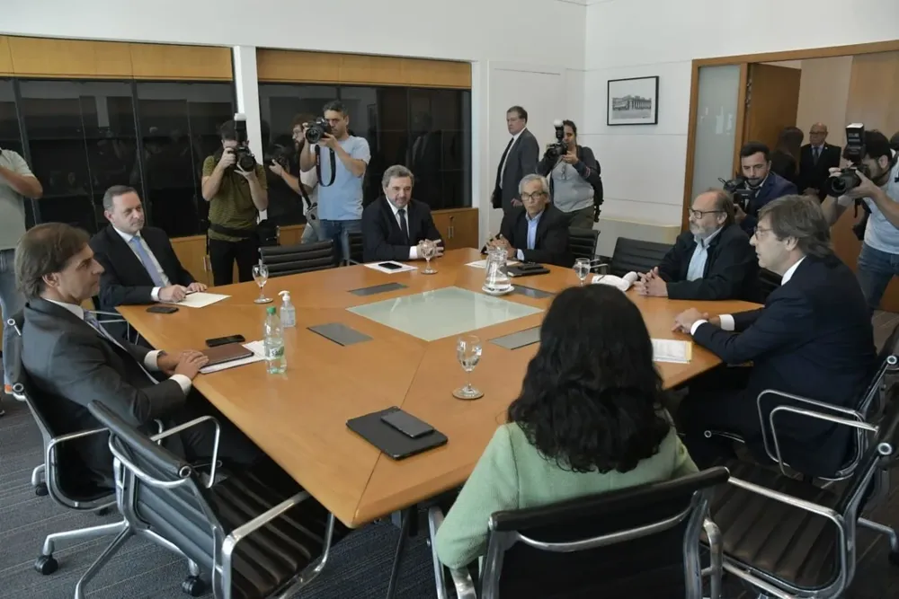 Si hay algo que está abierto en Uruguay es la puerta de la Torre Ejecutiva, dijo el mandatario en la entrevista con Telemundo