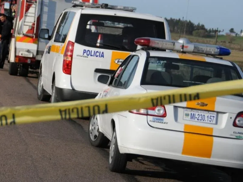 Imputaron al policía de Caminera que baleó a su hija de 21 años en Santa Lucía: los hijos "intentaron defender a su mamá", dijo la fiscal