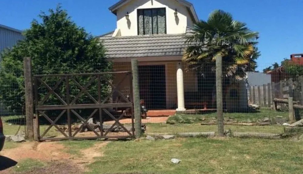 El inmueble se sitúa frente a la futura ruta perimetral, la cual actualmente está construida hasta la ruta 39.