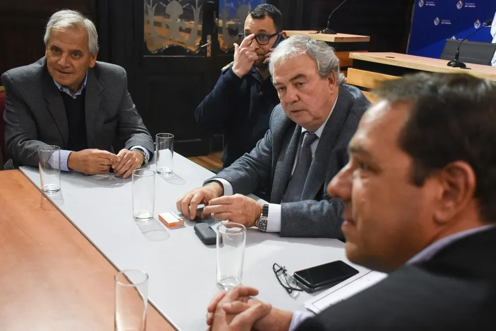 Foto de archivo. Previo al partido clásico, Heber se reunión con los presidentes de Nacional y Peñarol