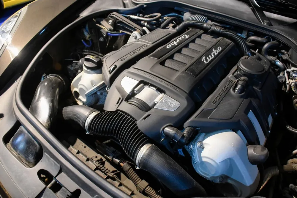 Los autos de Bacedo que se rematan son: Range Rover 5.0 HSE, un Chevrolet Camaro 2SS, un Prosche Boxter S y un Porsche Panamera 4.8 V8 Turbo