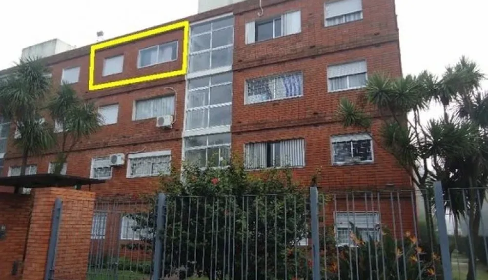 Fachada del edificio donde se ubica la unidad a subastar