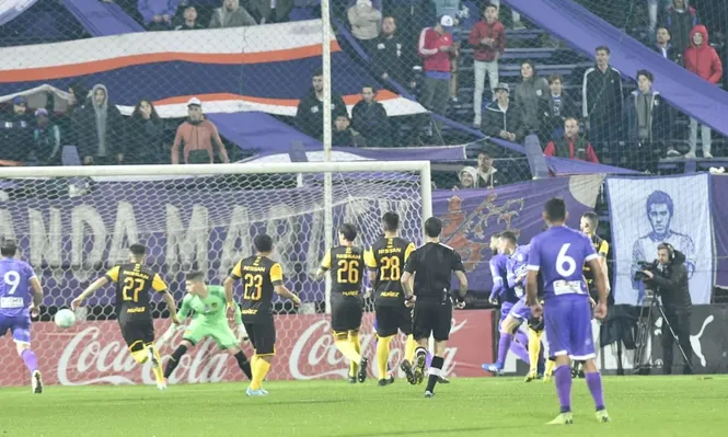 Peñarol lleva tomados 11 goles de pelota quieta en el año