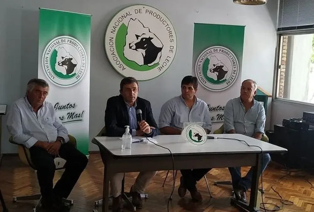 El momento del anuncio del precio de la leche remitida por el productor desde el 1° de febrero.