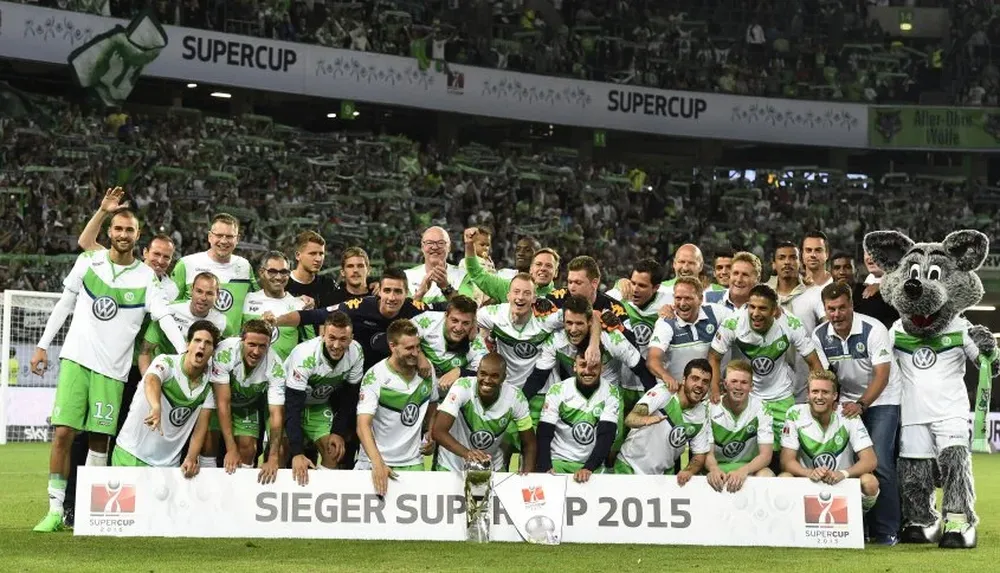 Los Lobos de Wolfsburgo celebraron en casa la Supercopa alemana