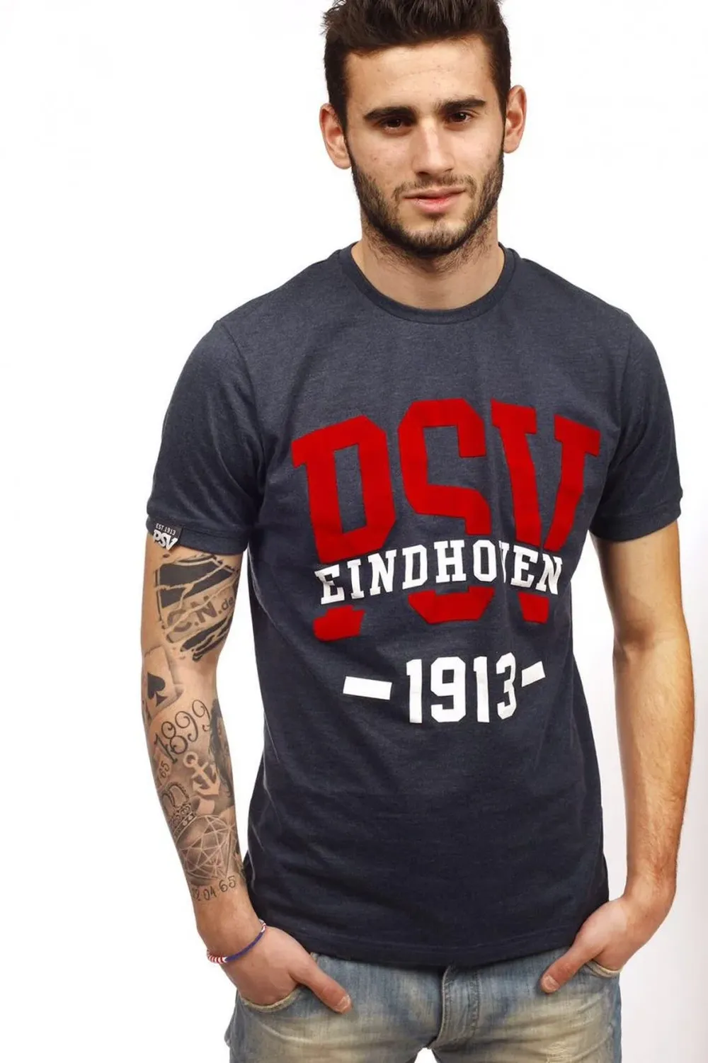 El Cebolla tiene dos escudos de Peñarol, uno en la pierna y este dentro del escudo de Uruguay