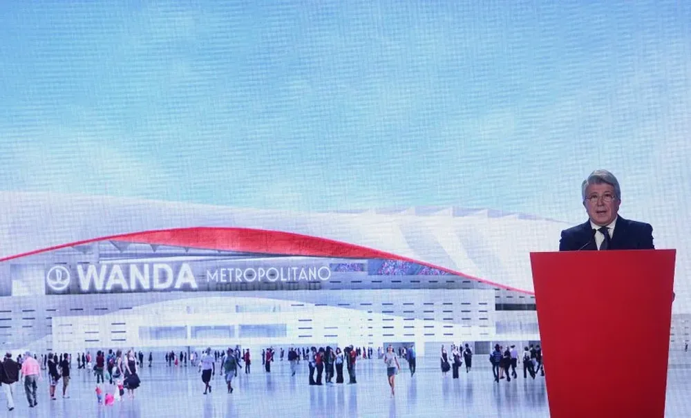El presidente del Atletico de Madrid, Enrique Cerezo, anuncia el nombre de su nuevo estadio, Wanda Metropolitano