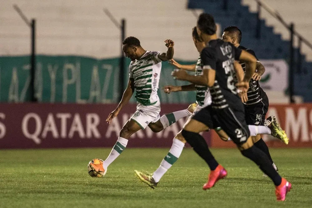 Plaza Colonia busca sumar de a tres