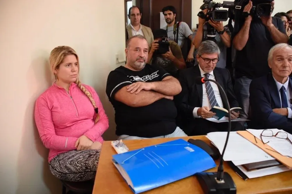 Marcelo Balcedo y su esposa Paola Fiege en el juzgado de Crimen Organizado