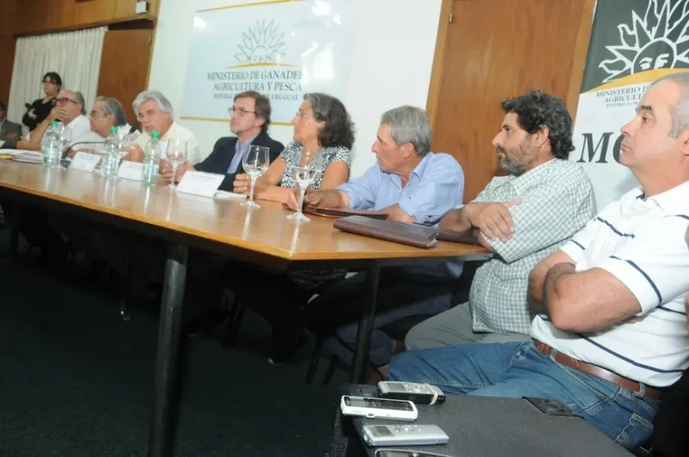 El ministro Aguerre centró la atención de los granjeros y su entorno social