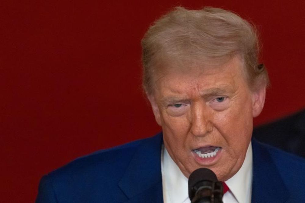 Trump habló de "un cambio de régimen" en Irán el domingo, al parecer contradiciendo a otros miembros de su administración.