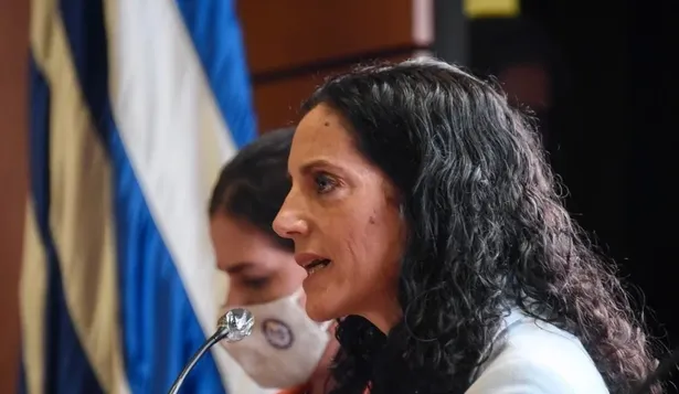 La ministra Azucena Arbeleche durante la conferencia.