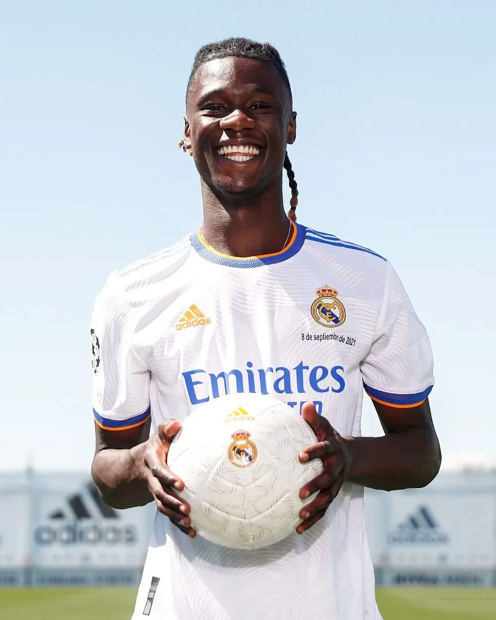Eduardo Camavinga con su nueva camiseta, la de Real Madrid