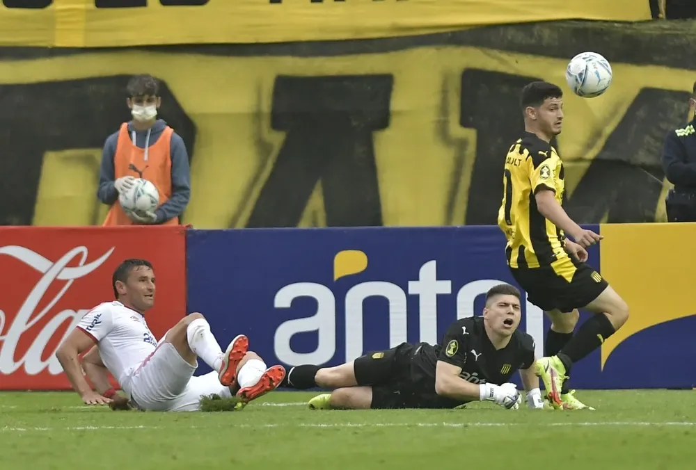 Bergessio, Dawson y el Canario Álvarez en el último clásico