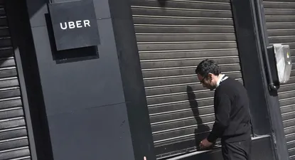Otro golpe para Uber: pierde su licencia para operar en Londres