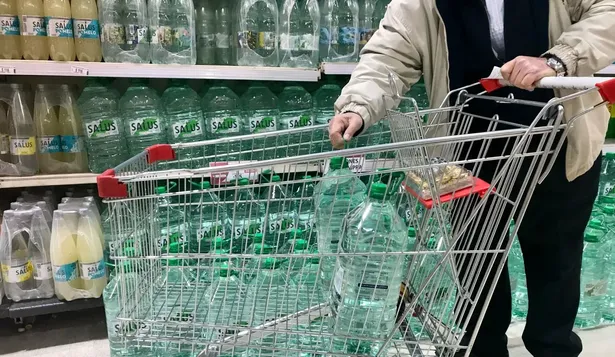 En la capital del país aumentó la venta de agua en todas las zonas