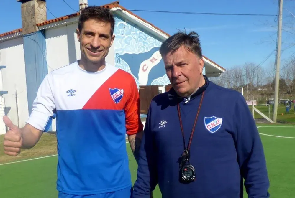 Sebastián Eguren junto al preparador físico Julio Moreno en Los Céspedes.