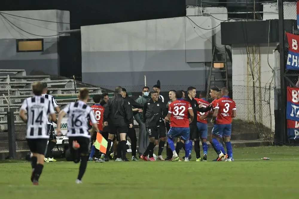 Romano declaró que le sacará amarilla a los tres jugadores de Wanderers y a los tres de Nacional que fueron identificados