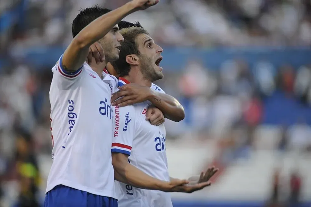 Alonso volvió a anotar para los albos