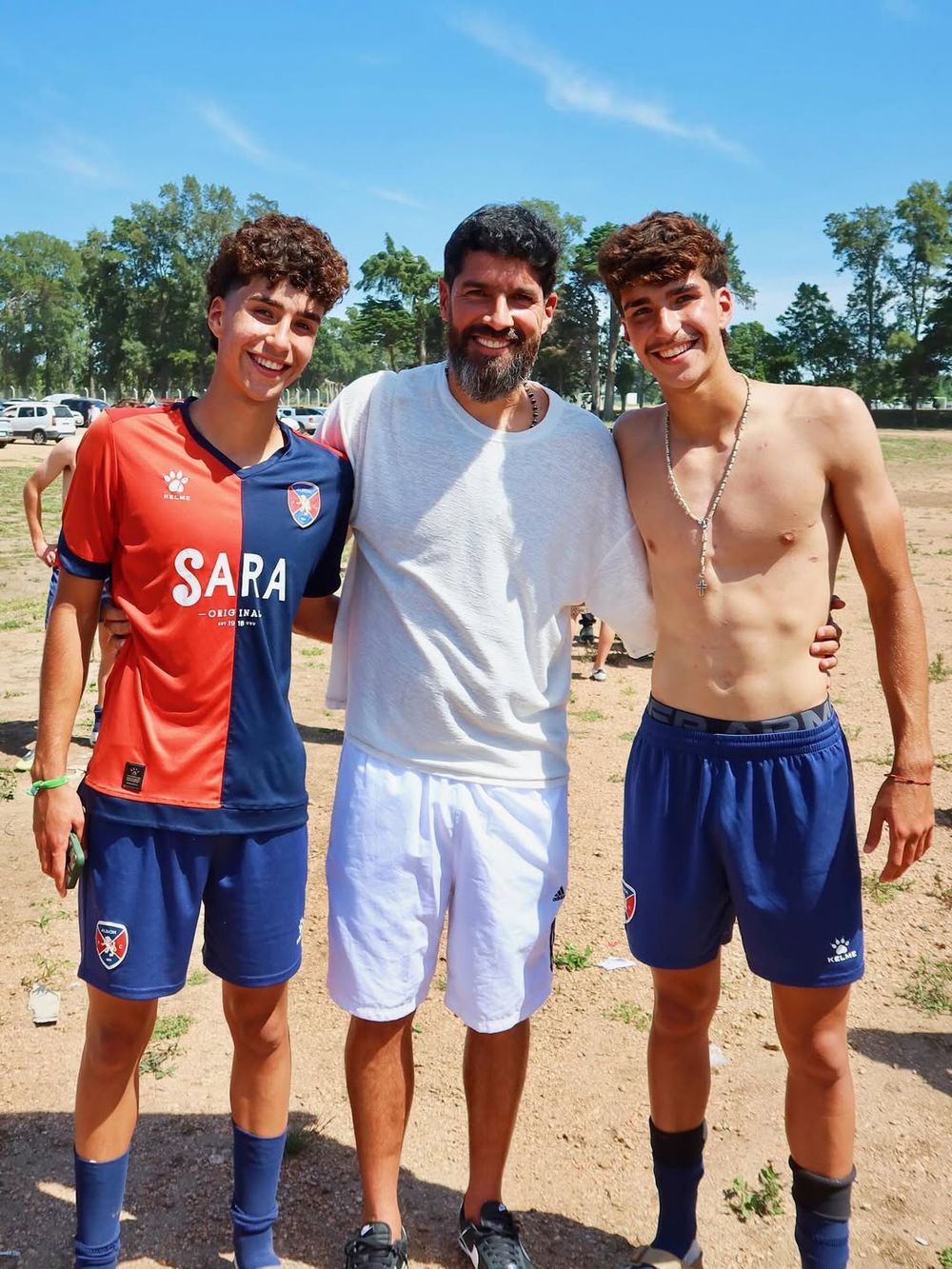 El Loco Abreu junto a sus hijos gemelos Franco y Facundo