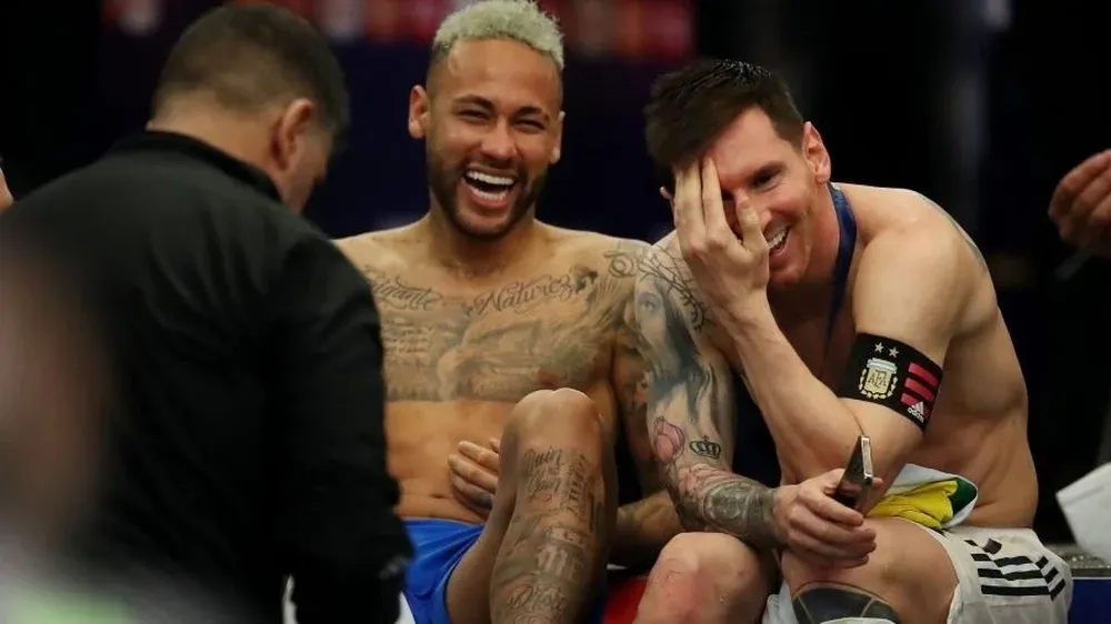 Neymar y Messi a las risas
