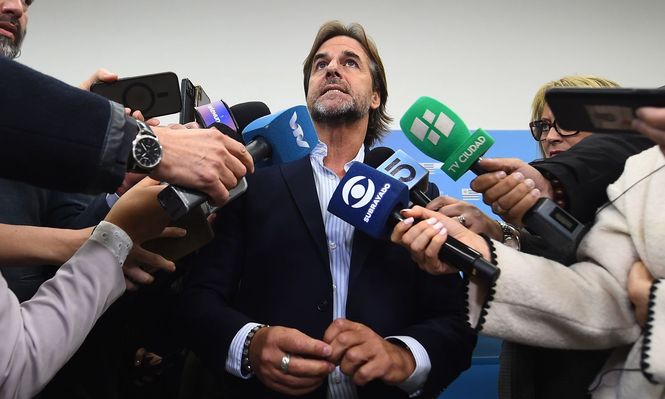 Luis Lacalle Pou en el Directorio del Partido Nacional el 27 de octubre de 2025 para analizar el caso Cardama. Archivo