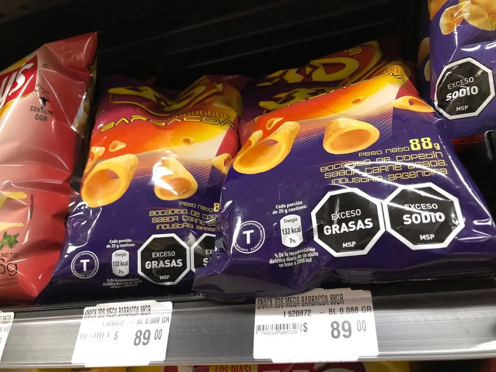 Los productos que tengan más de un sello de advertencia no podrán incluir dibujos animados.