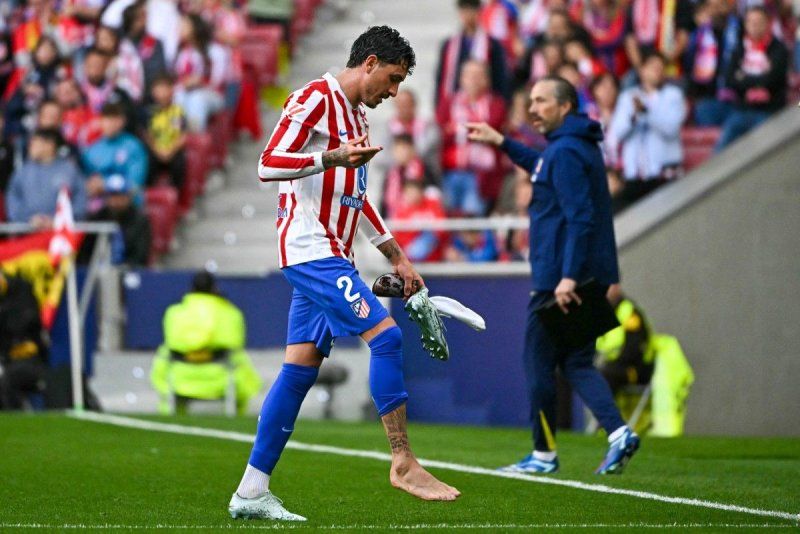 Alerta para la selección uruguaya de Marcelo Bielsa: José María Giménez se retiró lesionado en su vuelta a las canchas con el Atlético de Madrid