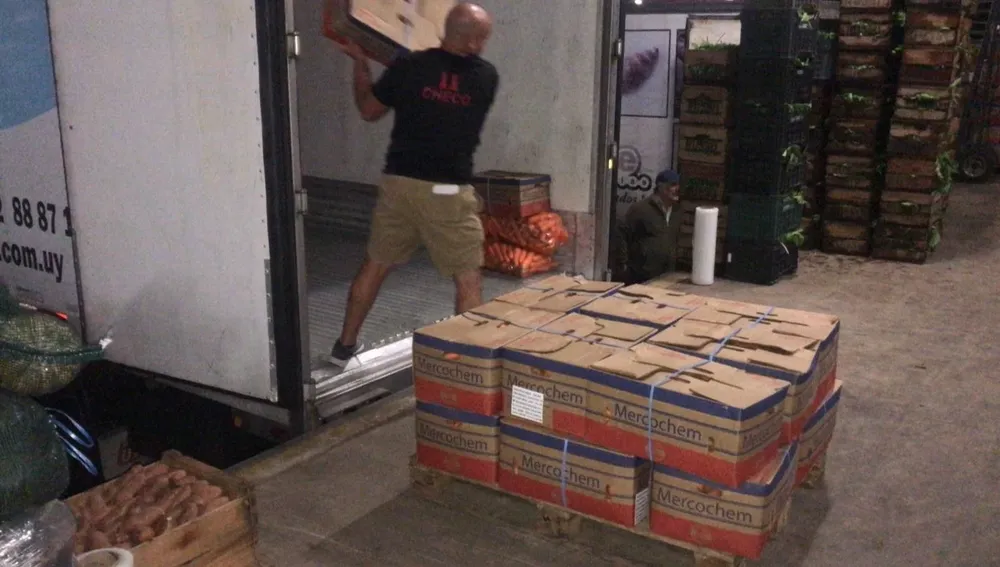 Descarga de la mercadería, en la UAM.