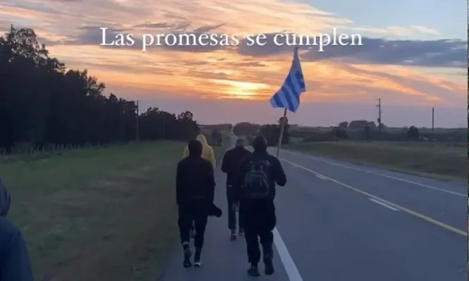 Los jugadores de Plaza Colonia en su promesa tras salir campeones del Apertura