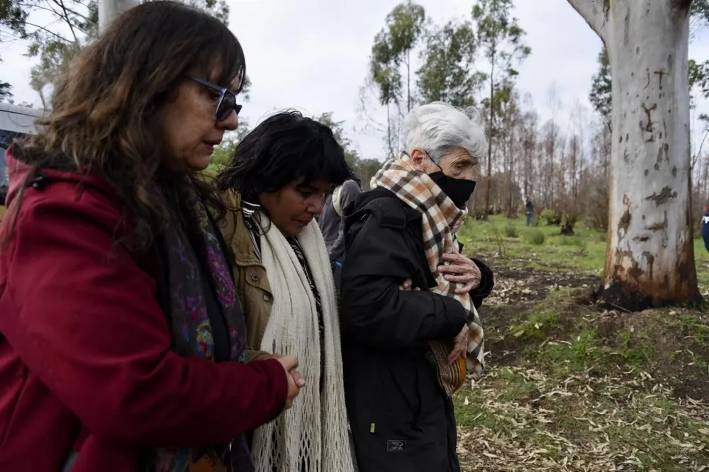 Madres y Familiares de Desaparecidos en el Batallón 14 para conocer los restos óseos encontrados el 6 de junio de 2023