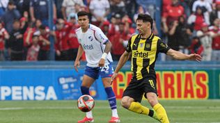 Maximiliano Silvera de Peñarol ante Nacional por la final de la Liga AUF Uruguaya