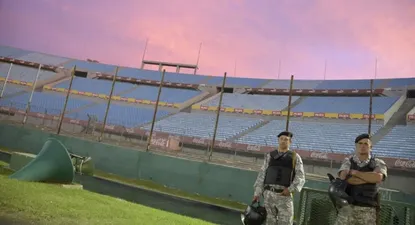 Policías en el Centenario