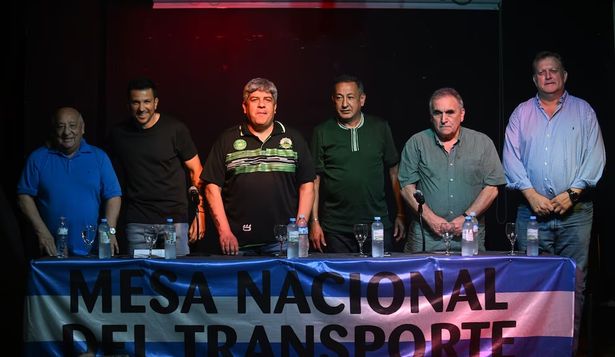 Raúl Durdos, Juan Pablo Brey, Pablo Moyano, Omar Maturano, Juan Carlos Schmid y Pablo Biró, en la conferencia de prensa de la Mesa Nacional del Transporte