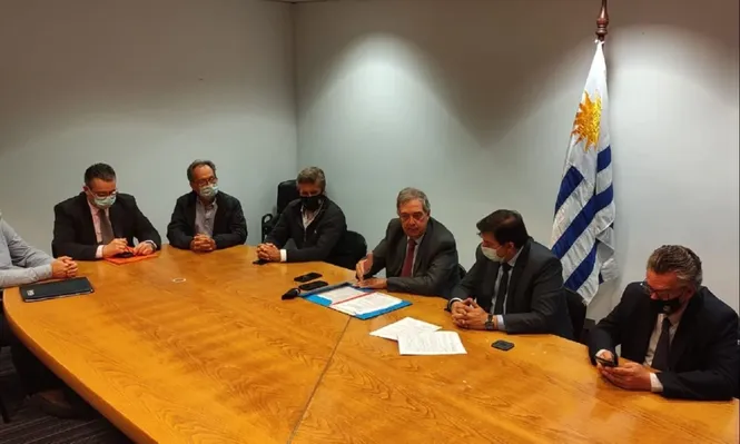La firma del convenio entre el MGAP y el Ministerio de Ambiente.