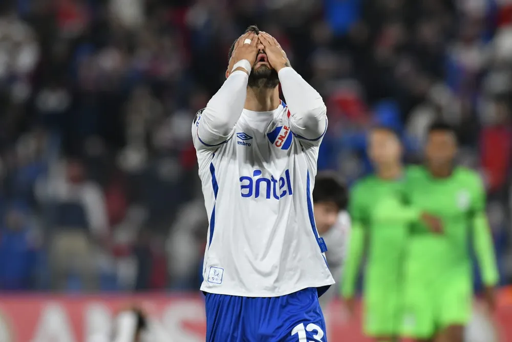 Emiliano Ancheta de Nacional se lamenta ante Atlético Nacional por la Copa Libertadores