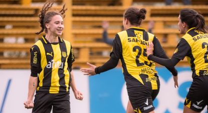 Micaela Domínguez de Peñarol, celebra su gol para el empate contra Nacional en el clásico de fútbol femenino