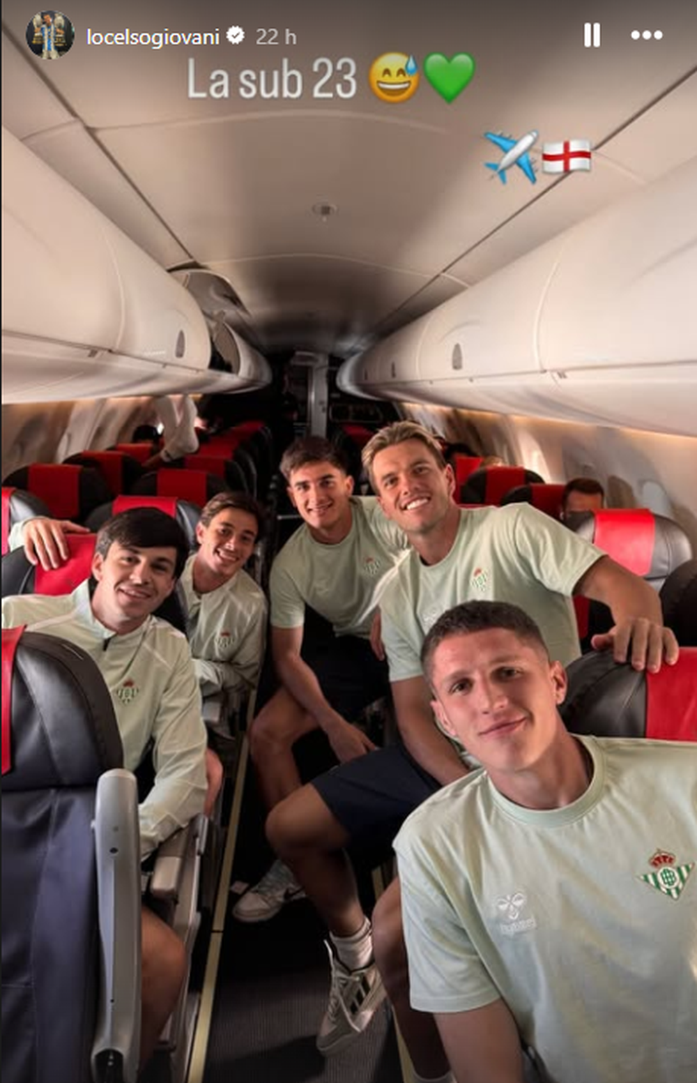 Gonzalo Petit en el viaje de Betis a Inglaterra en la foto que subió Lo Celso Gonzalo Petit en el viaje de Betis a Inglaterra en la foto que subió Lo Celso